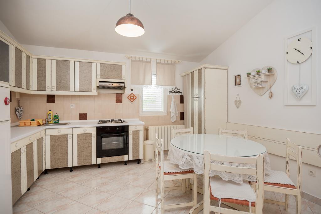 Apartments Villa Lilla Baška Voda Kültér fotó