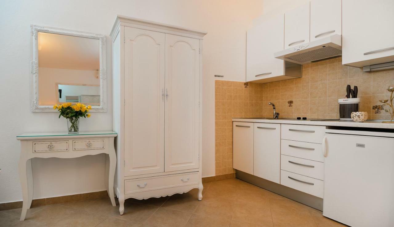Apartments Villa Lilla Baška Voda Kültér fotó